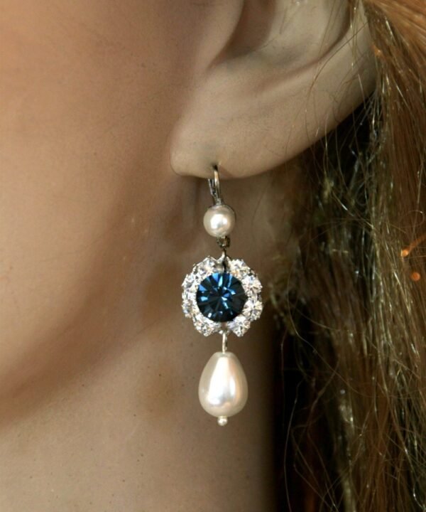 Alternative view of עגילי פנינה סברובסקי כחולים עם ספיר, תכשיטי חתונה לכלה